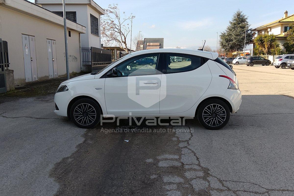 LANCIA Ypsilon 1.0 FireFly 5 porte S&S Hybrid Ecochic Silver
