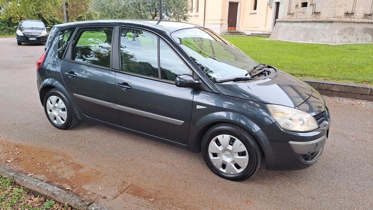 Renault Scenic Grand Scénic 1.9 dCi/130CV