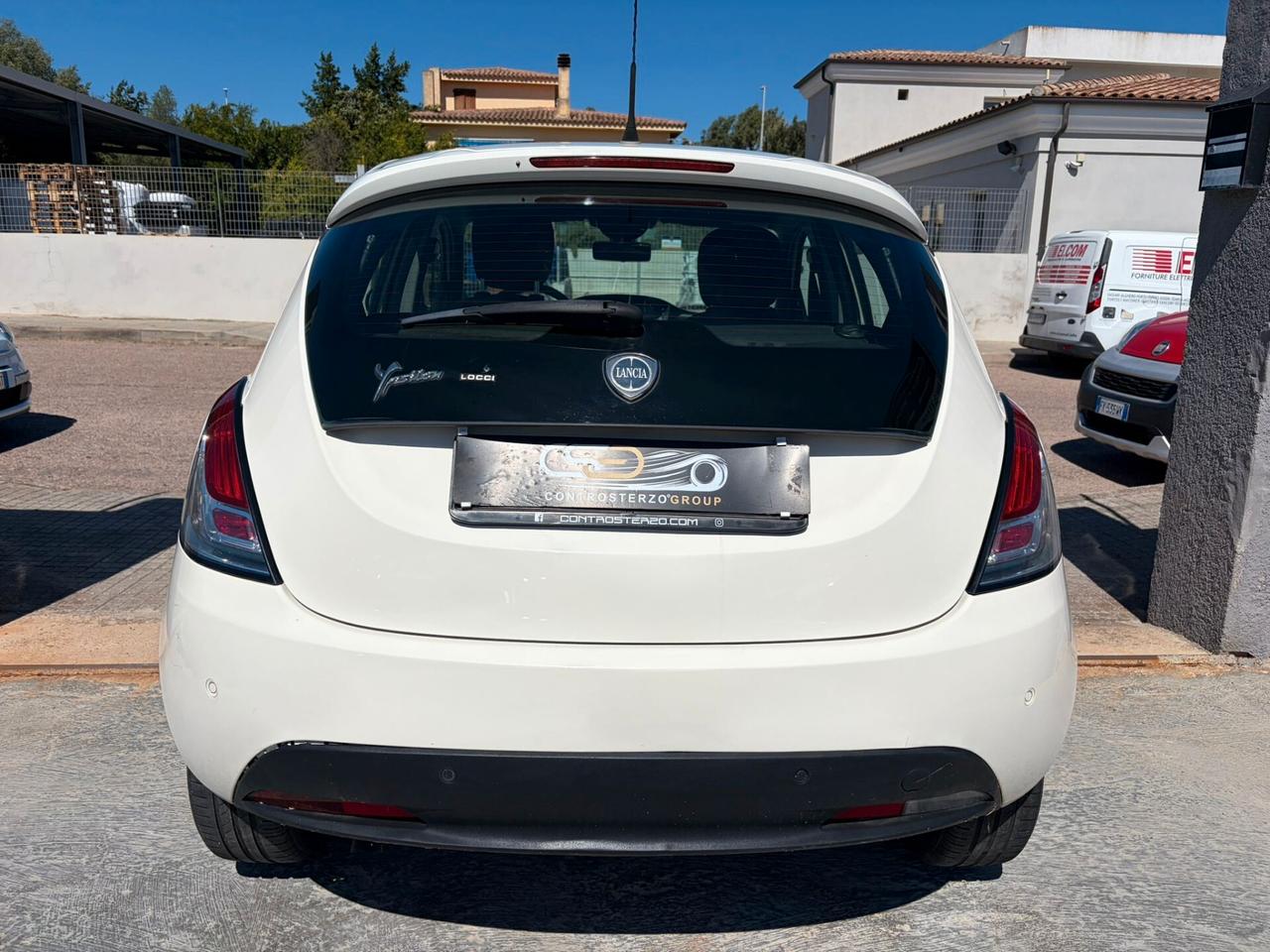 LANCIA YPSILON - NEOPATENTATI - 2 UNITà DISP