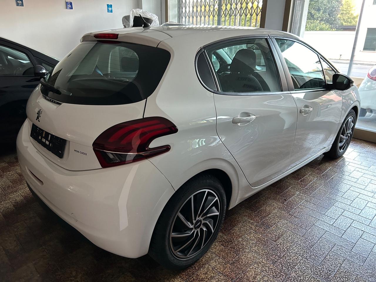 Peugeot 208 PureTech 68 5 porte Access2017!!! Neopatentati