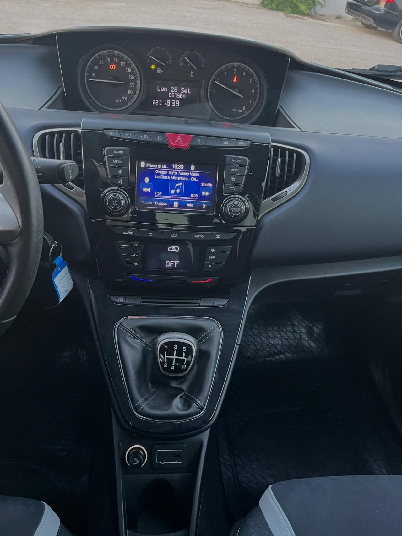 Lancia Ypsilon 1.2 69 CV 5 porte Mya