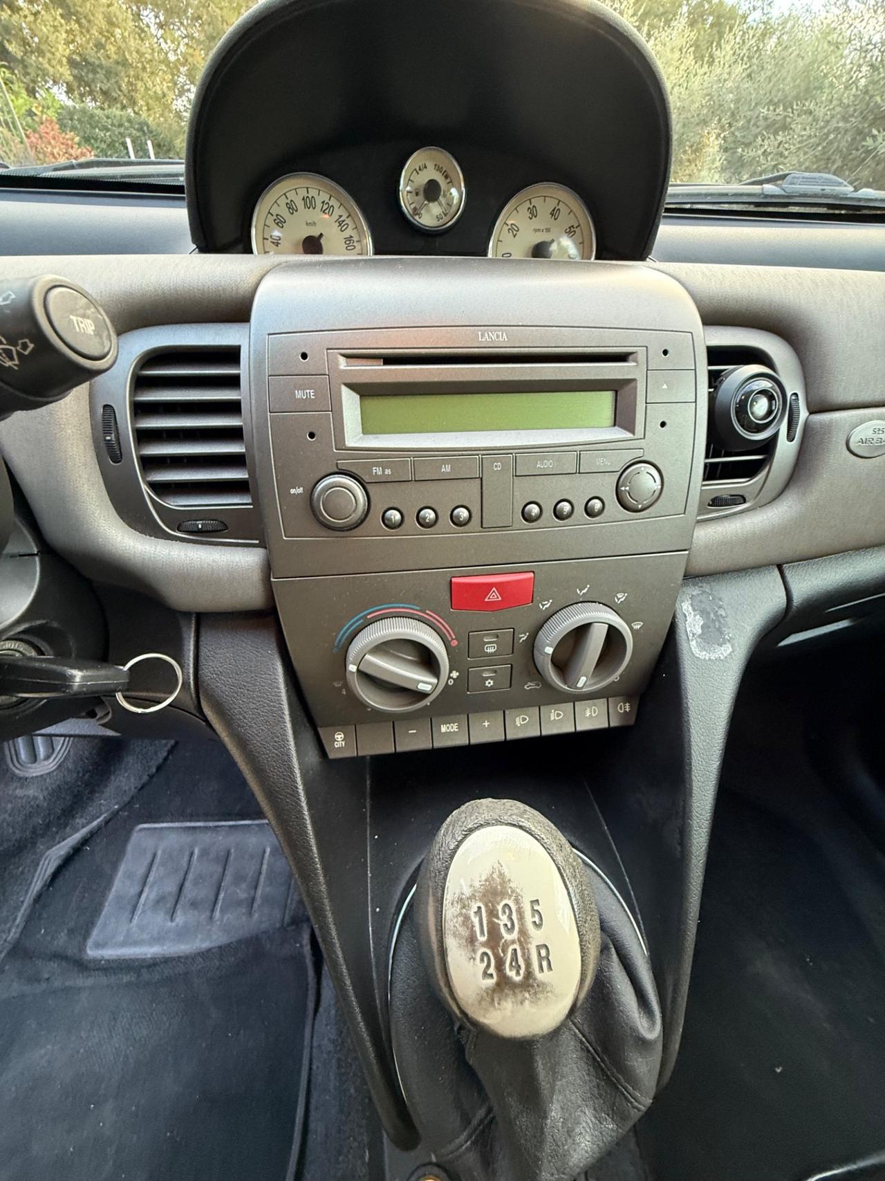 Lancia Ypsilon 1.3 MJT 75 CV Argento
