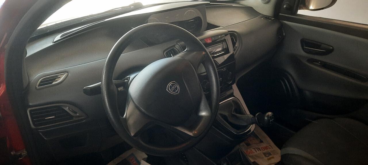 Lancia Ypsilon cc12 benzina anno 2015