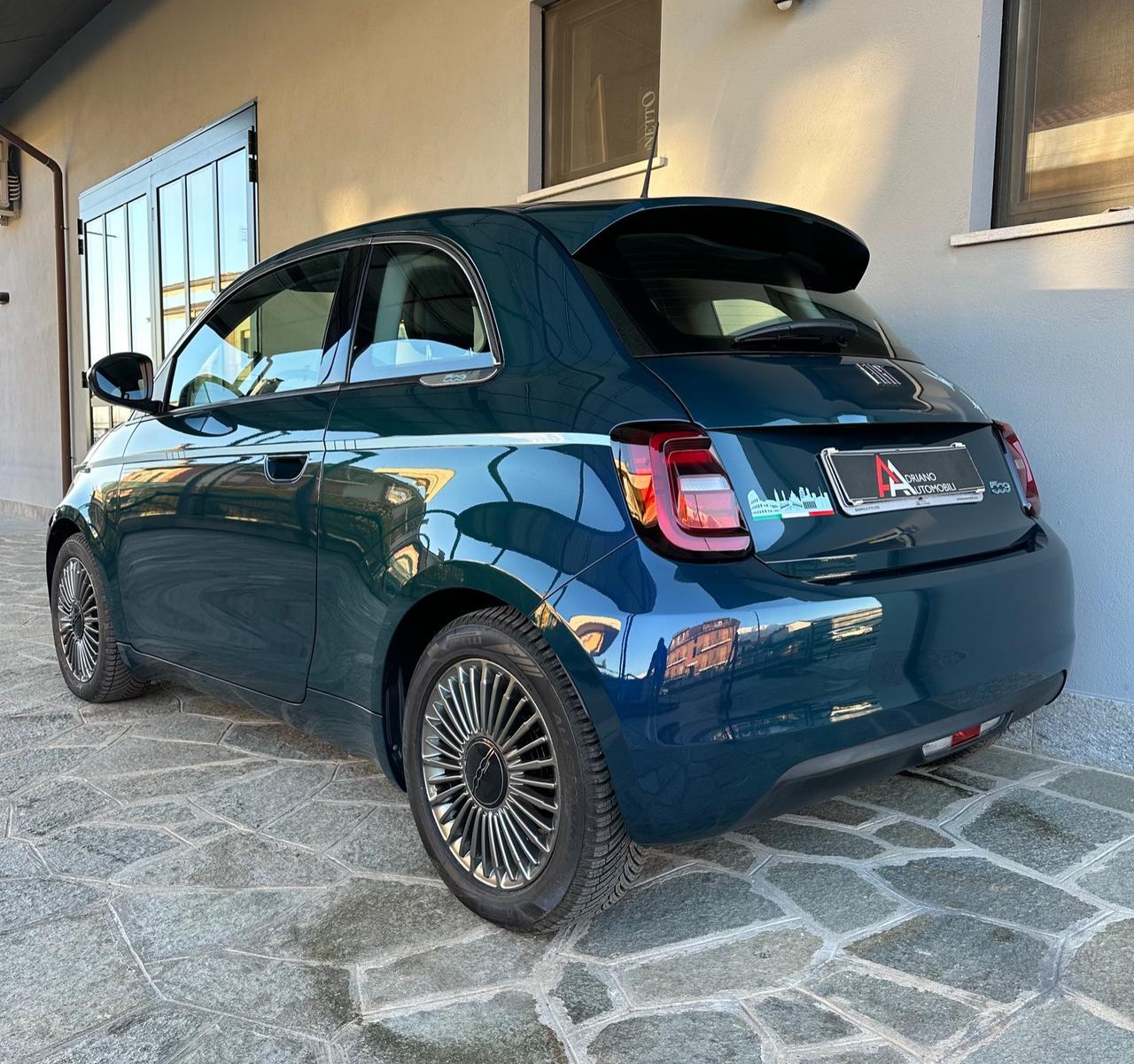 Fiat 500e 42 kWh buisness opening