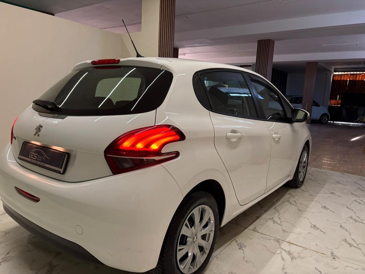 Peugeot 208 1200cc 82cv allestimento Active
