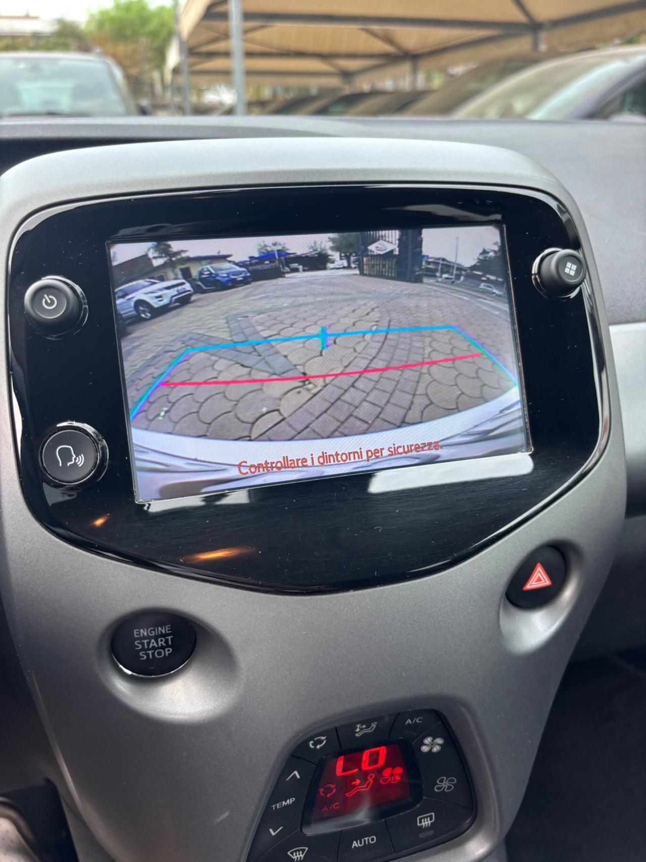 Toyota Aygo Connect 1.0 VVT-i 72 CV 5 porte x-wave