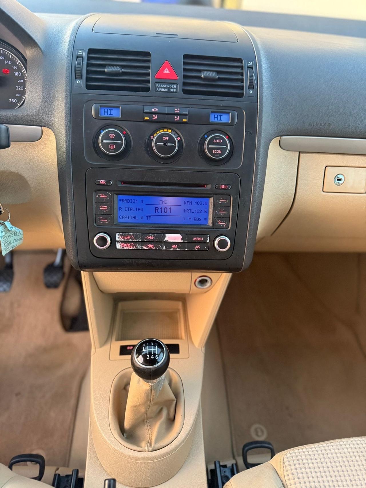 Volkswagen Touran 1.6 16V FSI Highline 7 POSTI