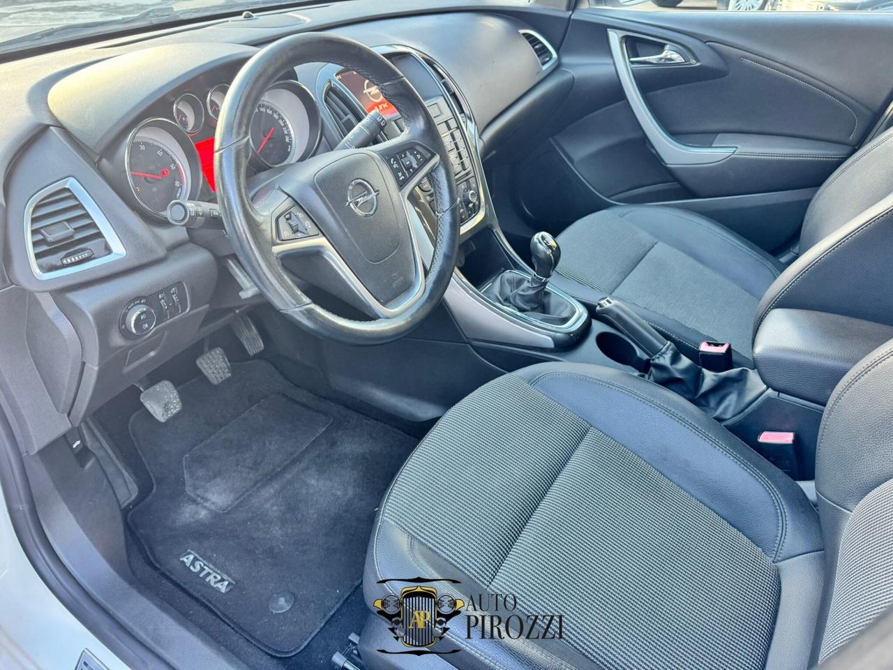 Opel Astra 1.6 CDTI MOD. COSMO del 2015 150000KM