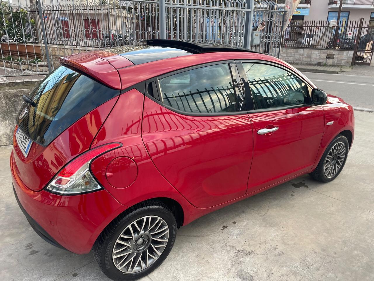 Lancia Ypsilon 0.9 TwinAir 85 CV 5 porte S&S DFN Platinum