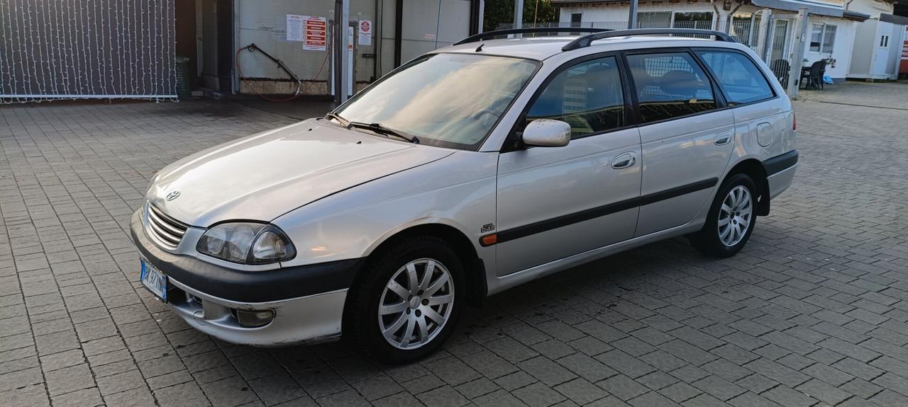 Toyota Avensis 2.0 Tdi D-4D cat Sol