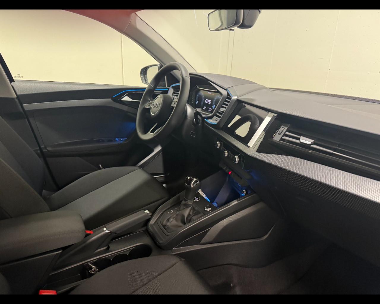 AUDI A1 ALLSTREET 30 TFSI S-TRONIC IDENTITY CONTRAST