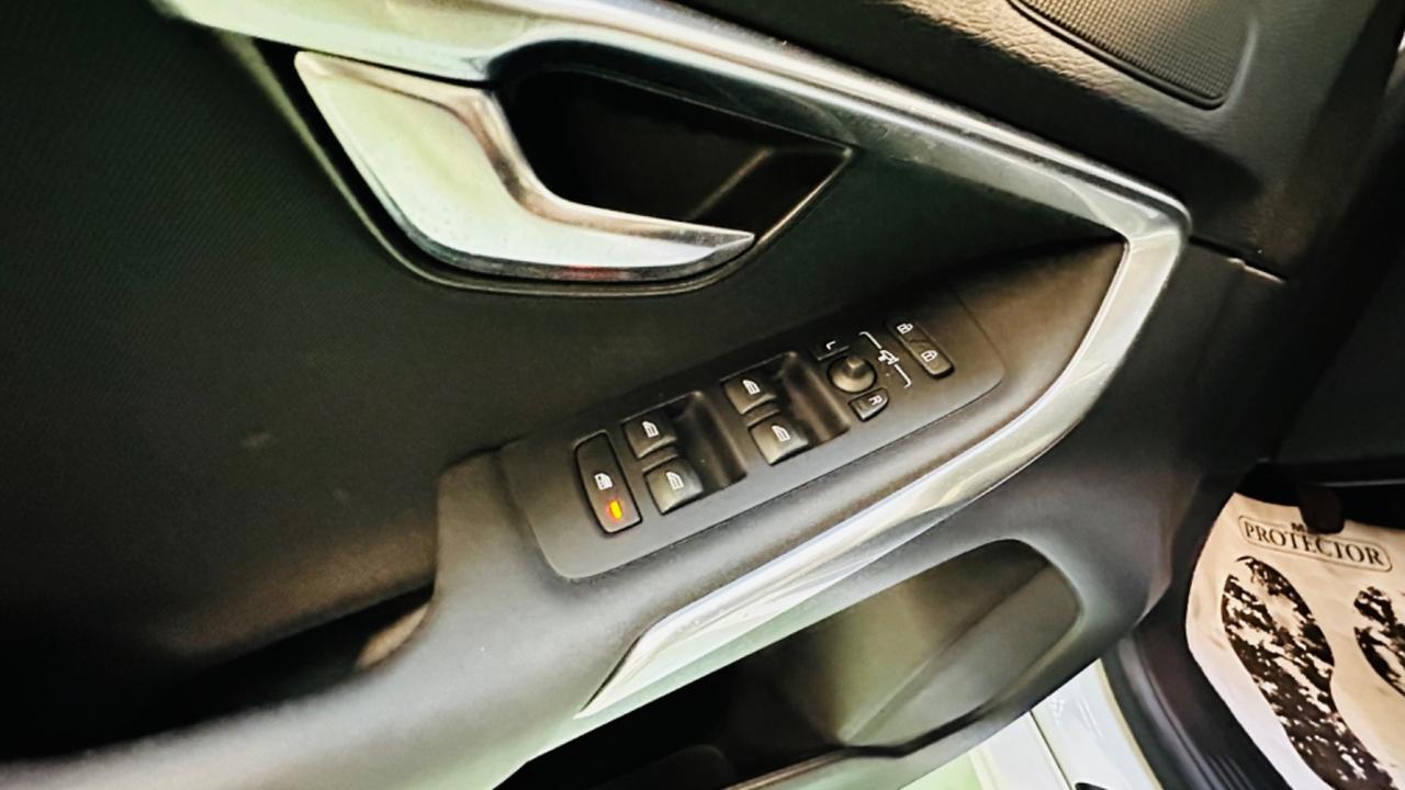 Volvo V40 D2 1.6 diesel (anche per neopatentati)