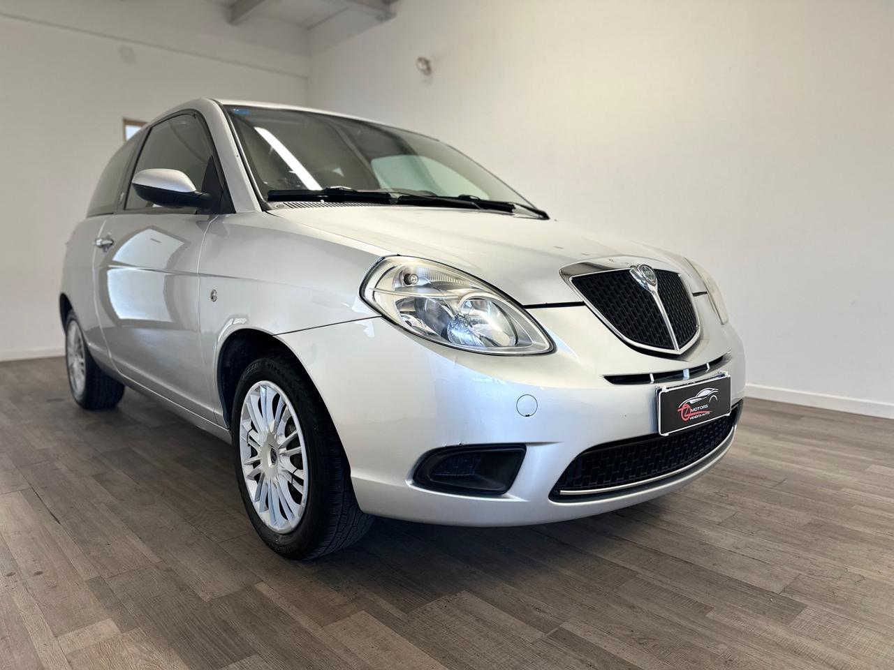 Lancia Ypsilon 1.2 Argento NEOPATENTATI