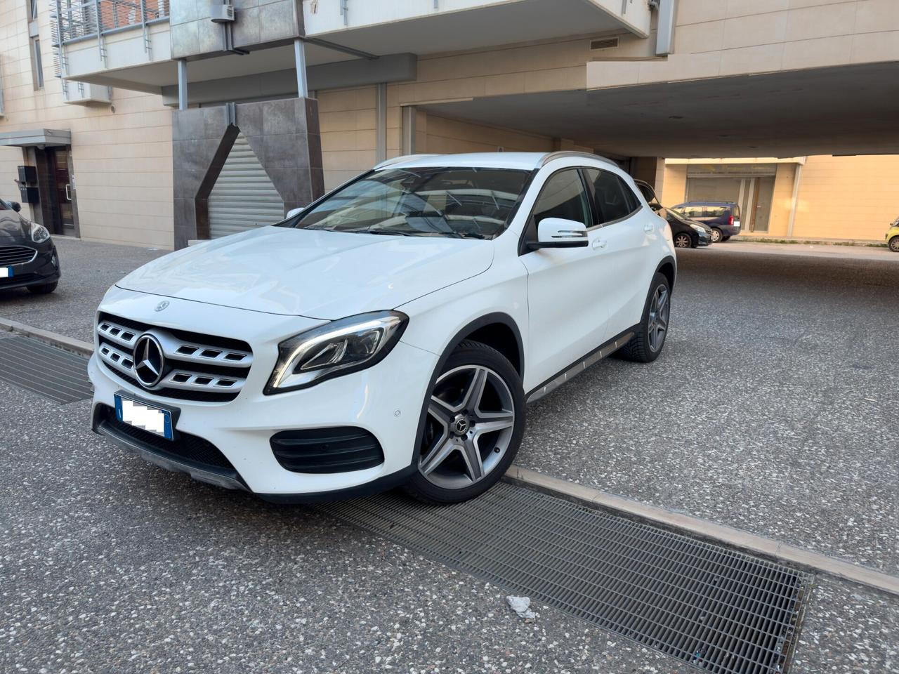 Mercedes-benz GLA 200 d Automatic Premium AMG 136 cv