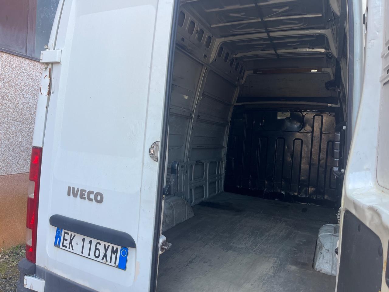 IVECO DAILY 2011 2.3 DIESEL FURGONATO 244.00 KM