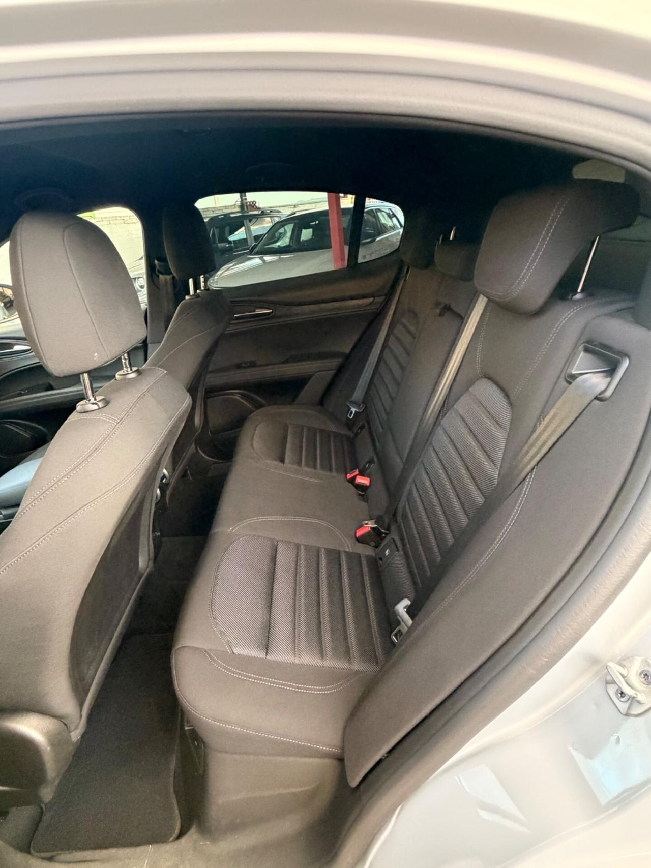Alfa Romeo Stelvio 2.2 Turbodiesel 160 CV AT8 RWD Super Business