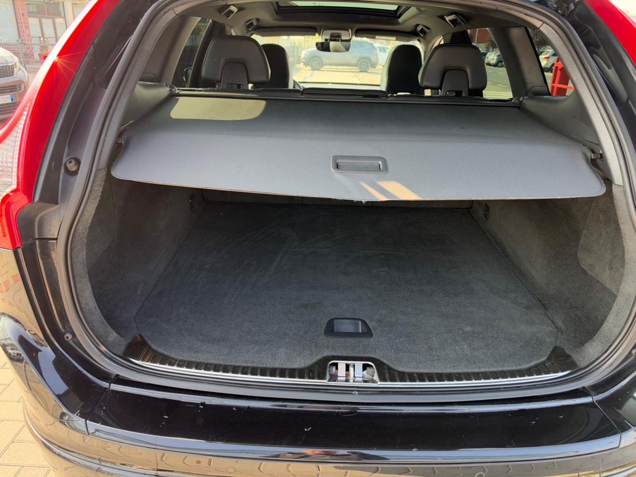 Volvo XC 60 D5 AWD Geartronic R-design Momentum