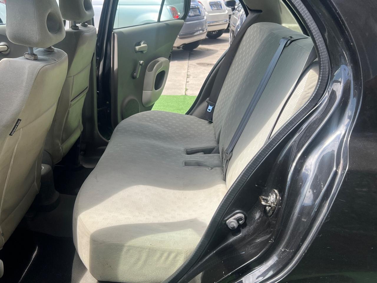 Nissan Micra 1.0 16V 5 porte Visia