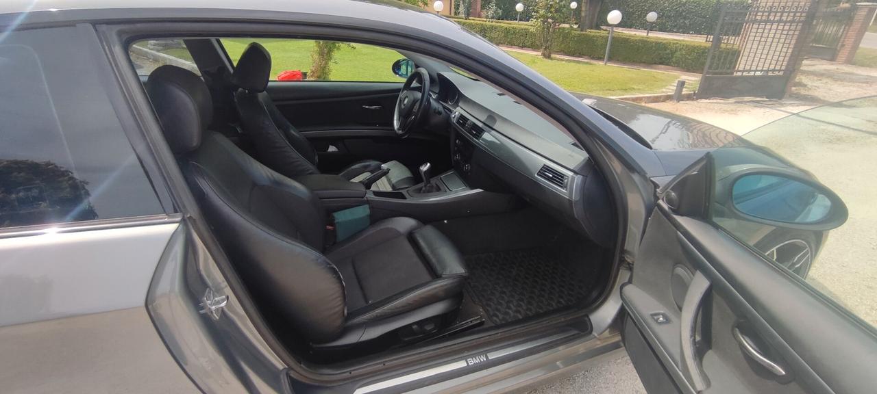 Bmw 330d CAMBIO MANUALE