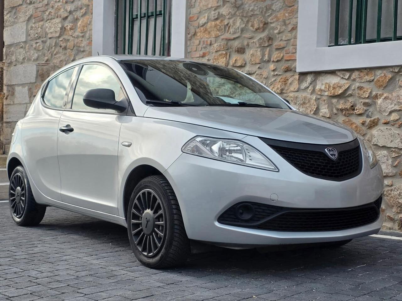 Lancia Ypsilon 1.0 FireFly 5 porte S&S Hybrid Ecochic Gold