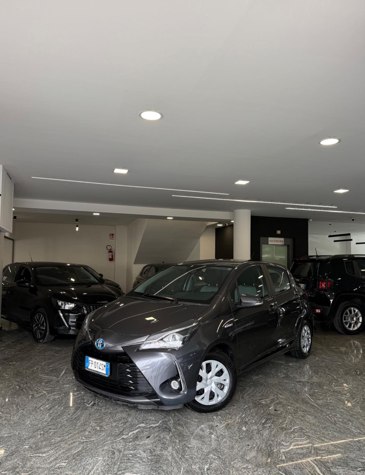Toyota Yaris 1.5 Hybrid 5 porte Business