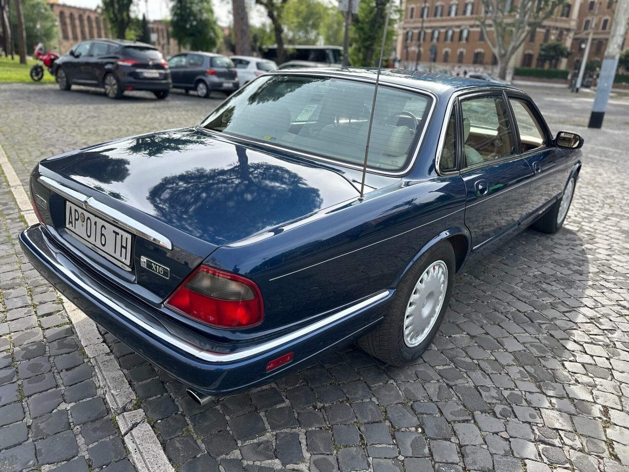 Jaguar XJ 4.0 6 Cil. 241cv Automatica ASI