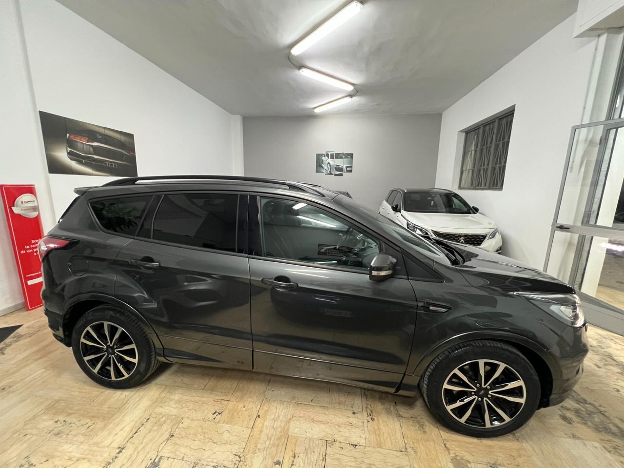 Ford Kuga 1.5 TDCI 120 CV S&S 2WD Powershift ST-Line