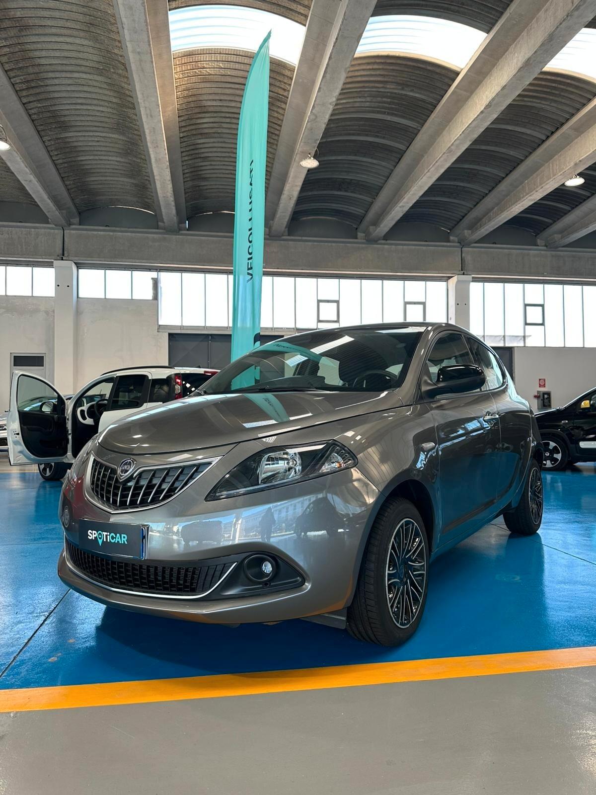 Lancia Ypsilon 1.0 FireFly 5 porte S&S Hybrid Platino