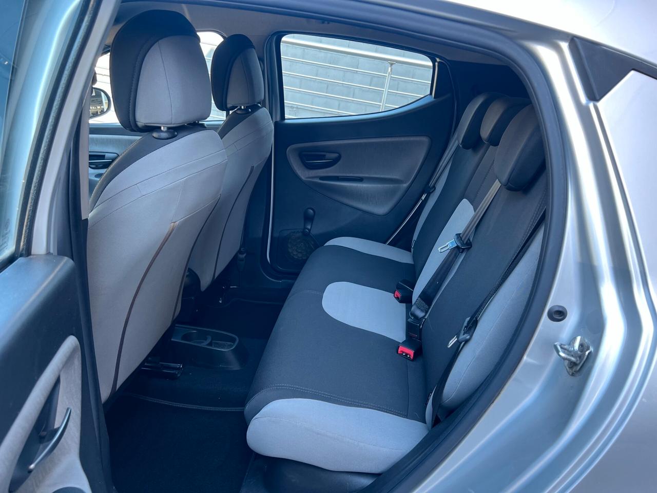Lancia Ypsilon 1.2 8v Silver ecochic Gpl 69cv PDC/CLIMA PERFETTA!!