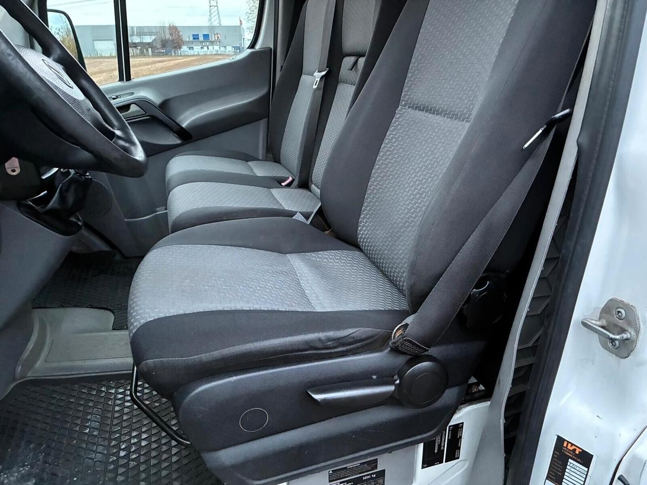 Volkswagen Crafter L1H1 2012