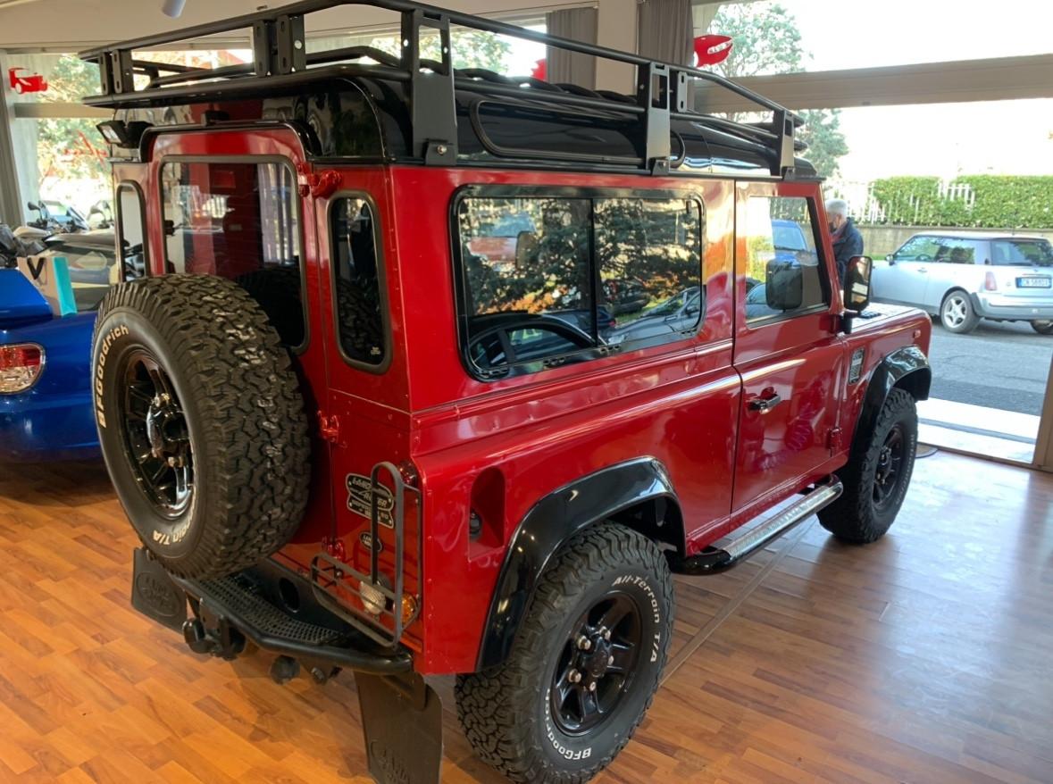 Land Rover Defender 90 2.4 TD4 Station Wagon SE