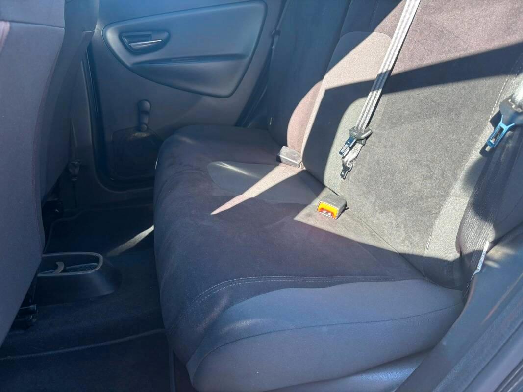 Lancia Ypsilon 1.2 8v Silver c clima 69cv