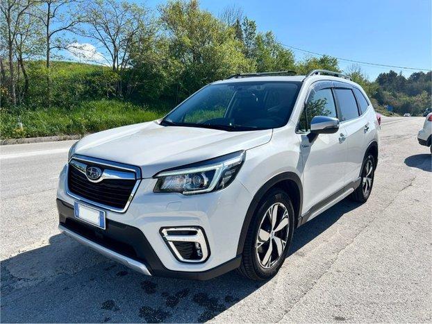 SUBARU Forester 2.0 e-Boxer Premium 4x4
