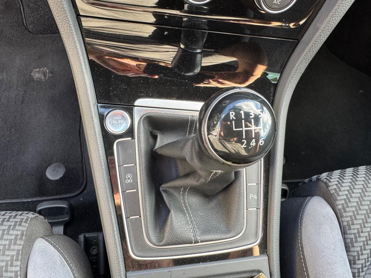 Volkswagen Golf 2.0 TDI R-LINE, FULL LED 150CV
