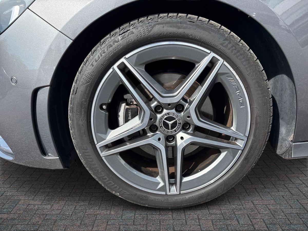 Mercedes-Benz B 180 AMG Line Premium auto