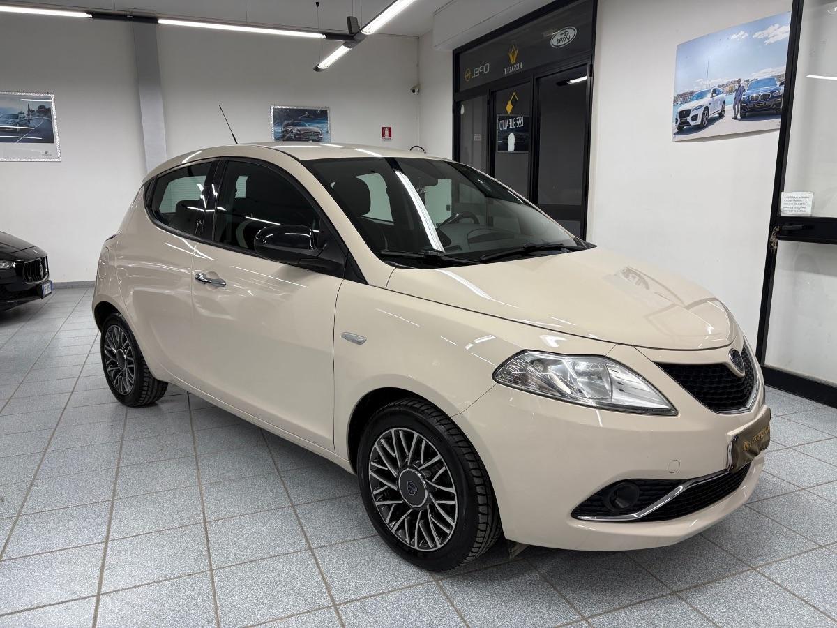 LANCIA Ypsilon 1.2 69 CV 5p. Platinum