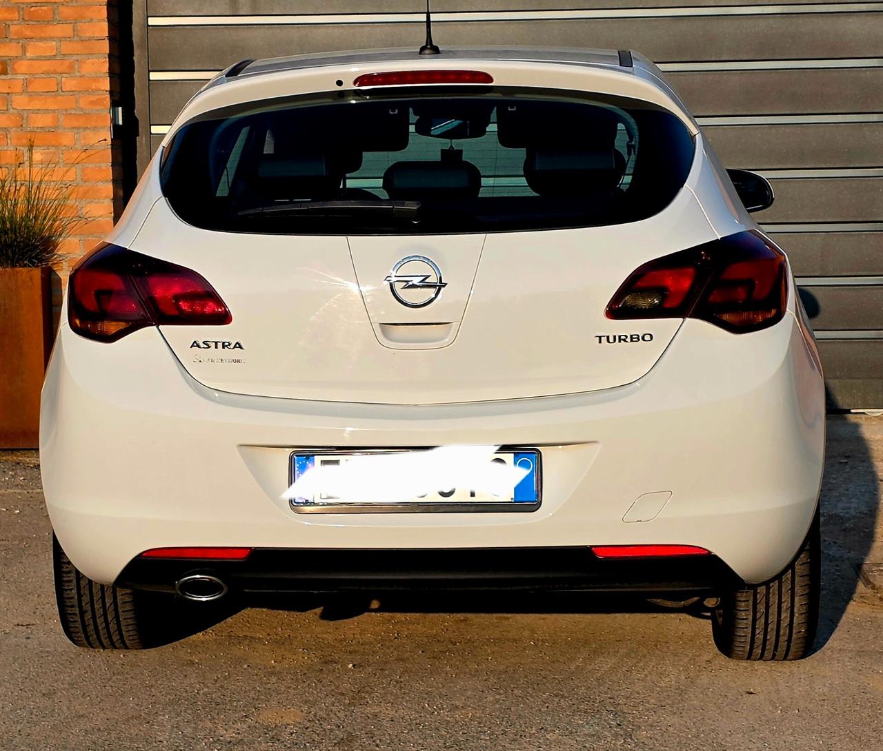 Opel Astra Cosmo neopatentati euro5B anno 2011