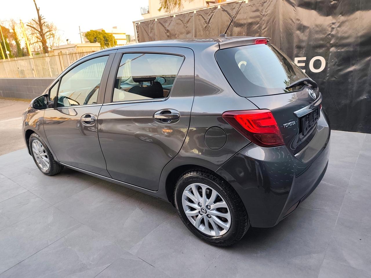 Toyota Yaris 1.0 BENZINA Lounge