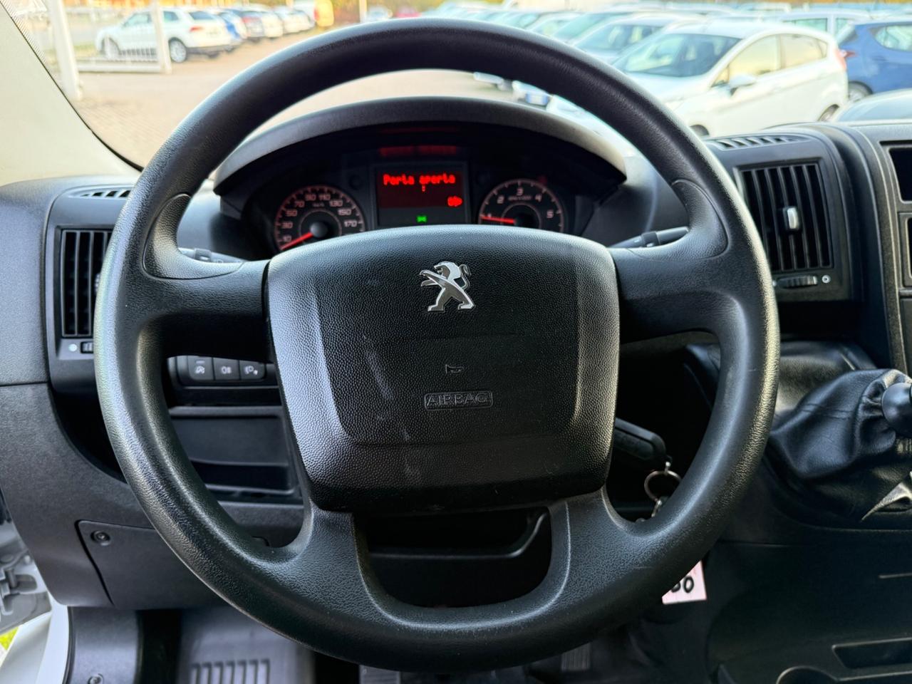 Peugeot Boxer 335 2.2 BlueHDi 140 S&S PC Cabinato