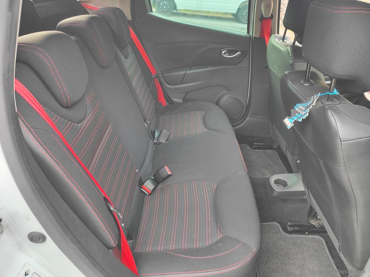 RENAULT Clio TCe 220 EDC R.S. TROPHY Akrapovic + MAXTON