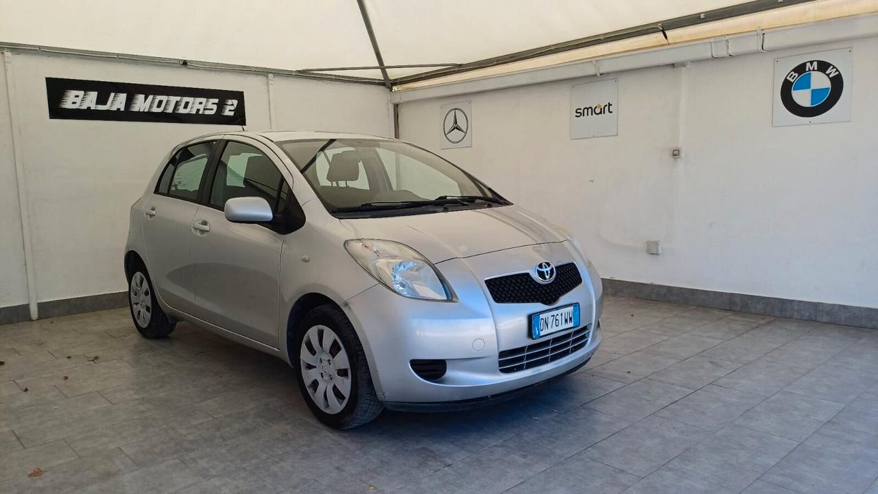 Toyota Yaris 1.0 5 porte