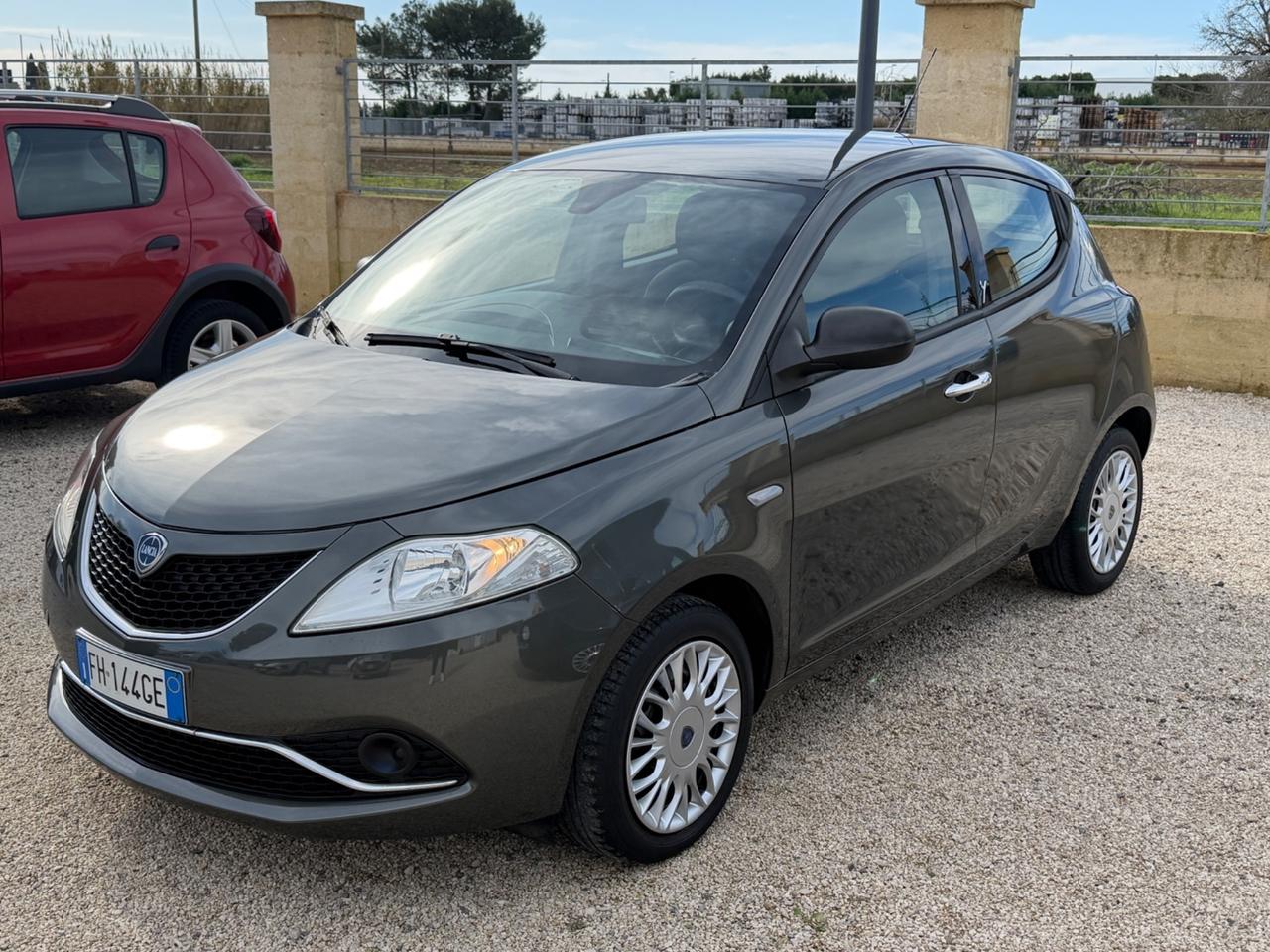 Lancia Ypsilon 1.2 69 CV 5 porte Gold