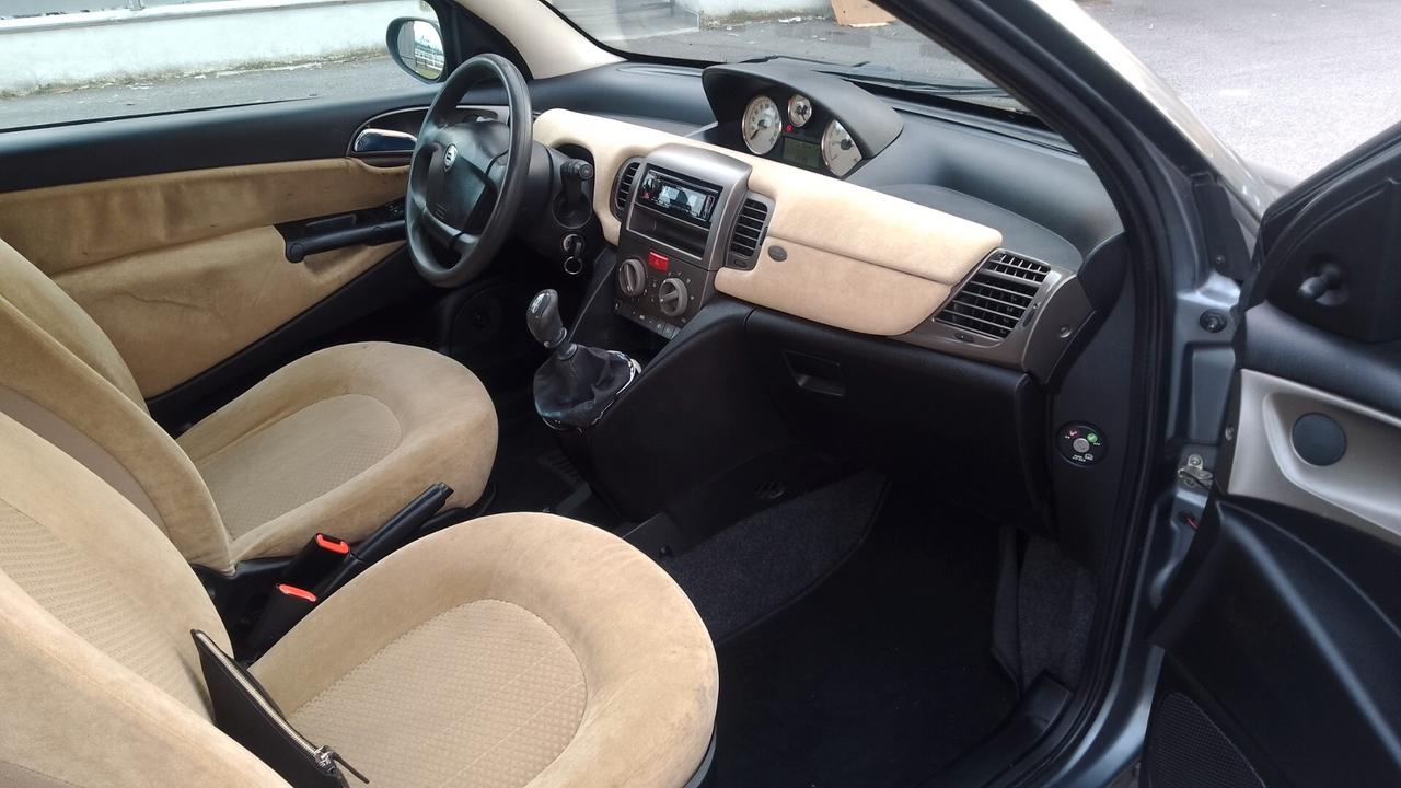 Lancia Ypsilon 1.2 16V 59kw NEOPATENTATI 05