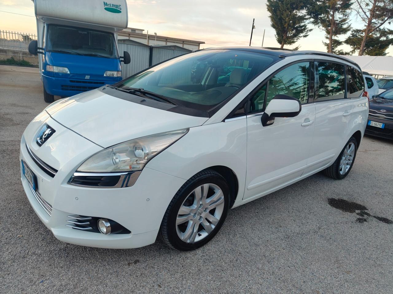 Peugeot 5008 1.6 HDi Business da €135/mese