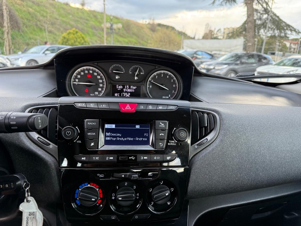 Lancia Ypsilon 1.0 FireFly 5 porte S&S Hybrid Ecochic Silver
