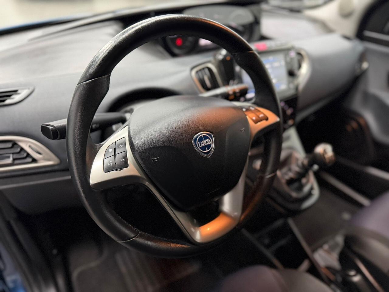 Lancia Ypsilon 1.0 FireFly 5 porte S&S Hybrid Ecochic Silver