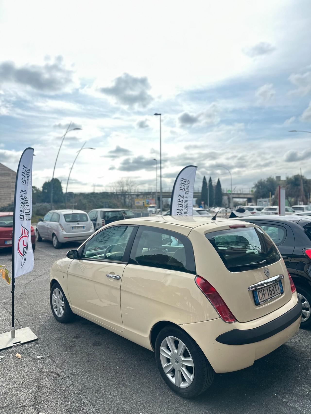 Lancia Ypsilon 1.2 16V Platino
