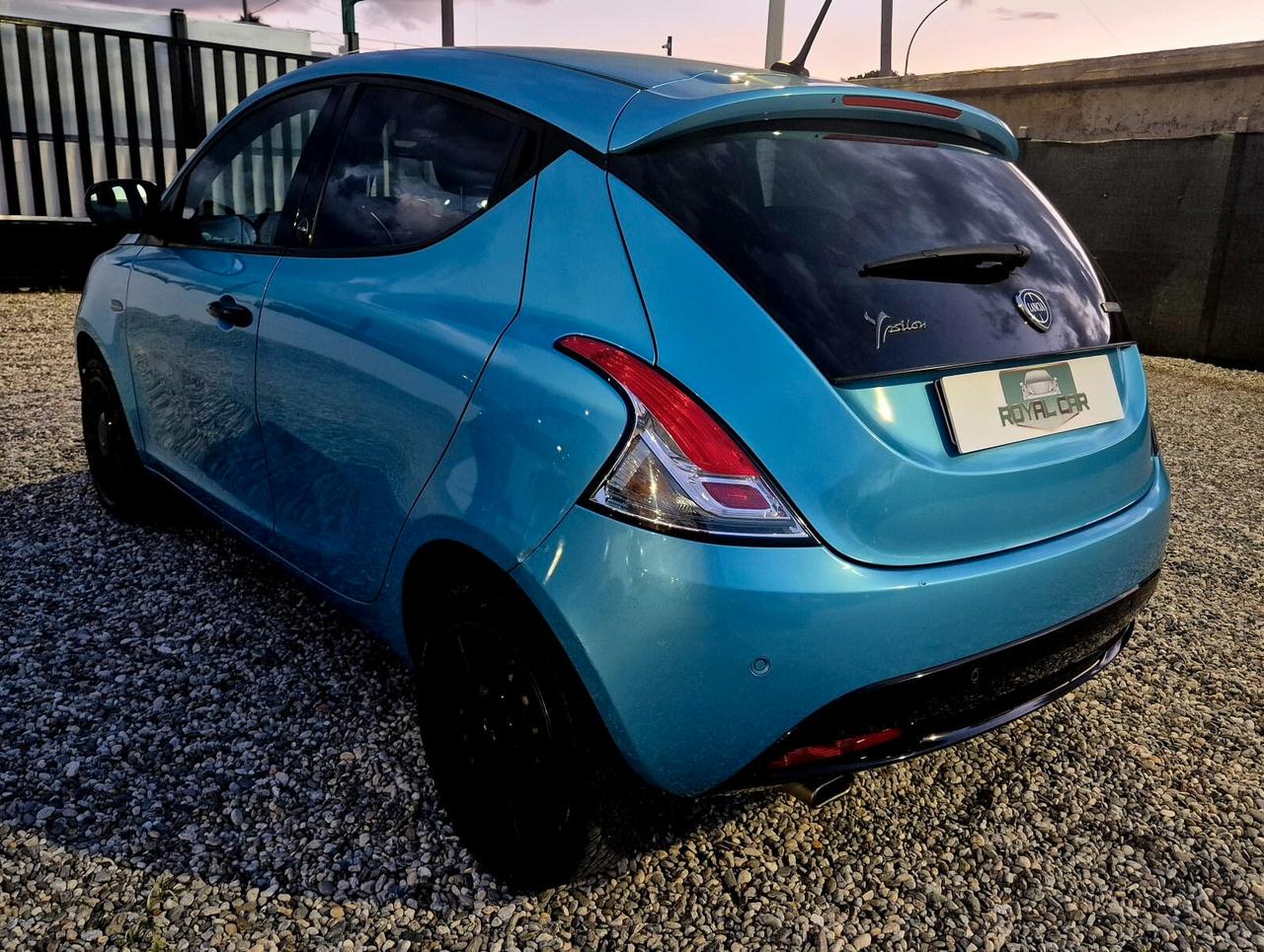 Lancia Ypsilon 1.0 Hybrid Ecochic