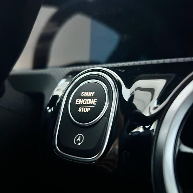 MERCEDES-BENZ A 180 d Automatic Progressive Advanced