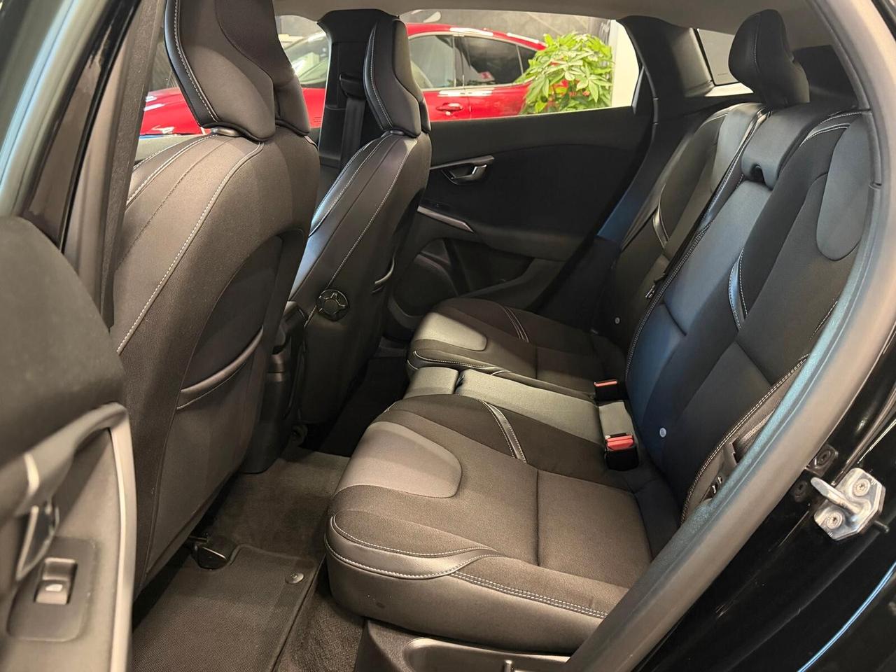 VOLVO V40 2.0 D2 GEARTRONIC 120CV PELLE NAVI CAM ANNO 2019